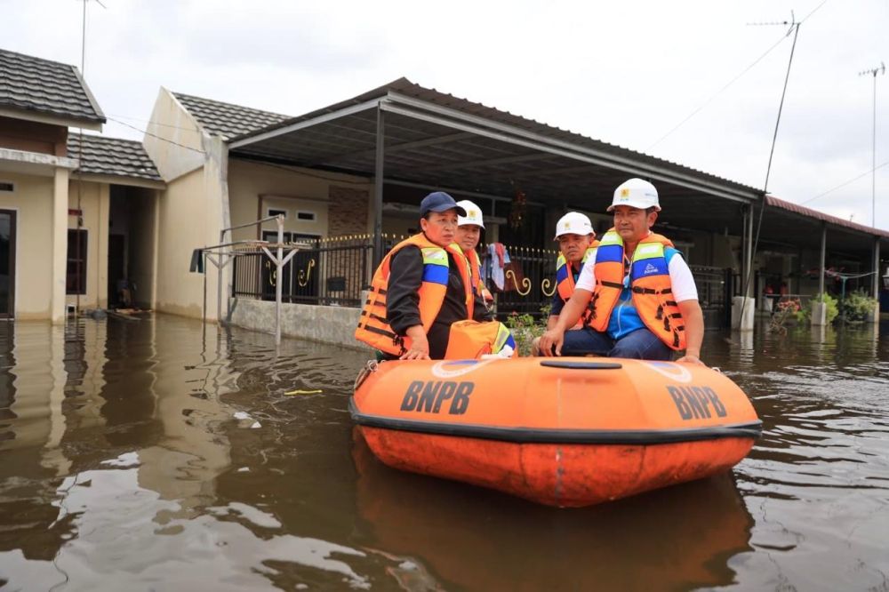 banjir-pekanbaru-pln-siaga-amankan