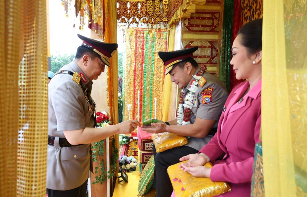 irjen-iqbal-tepung-tawari-irjen-pol