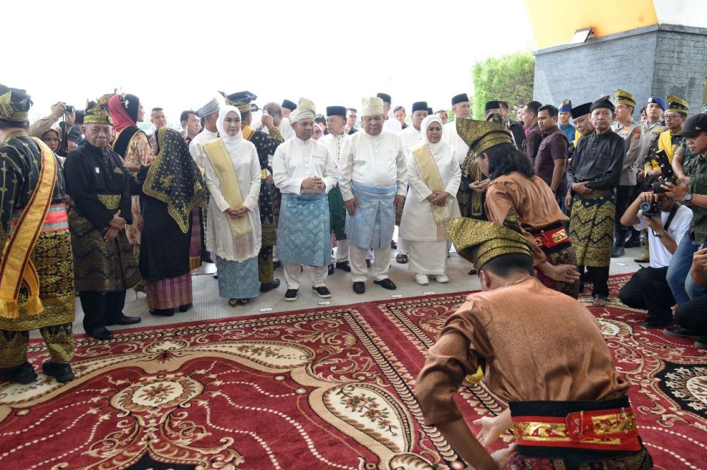 tiba-di-pekanbaru-gubri-dan-wagubr