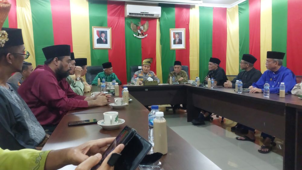 kapolda-riau-silaturahmi-ke-lamr-k