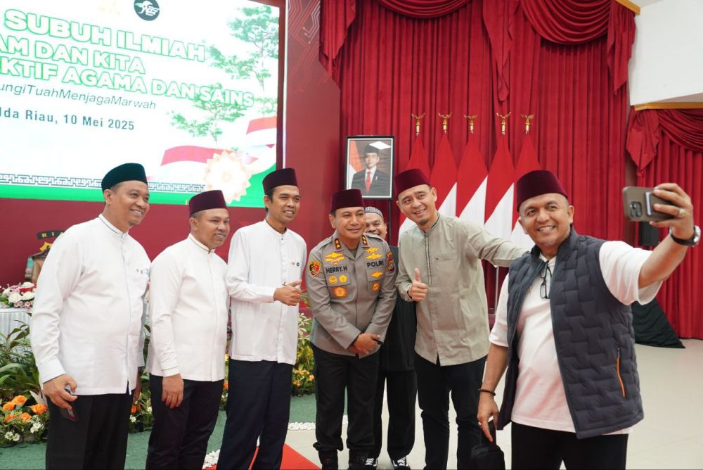 uas-dan-rocky-gerung-hadir-di-kajia