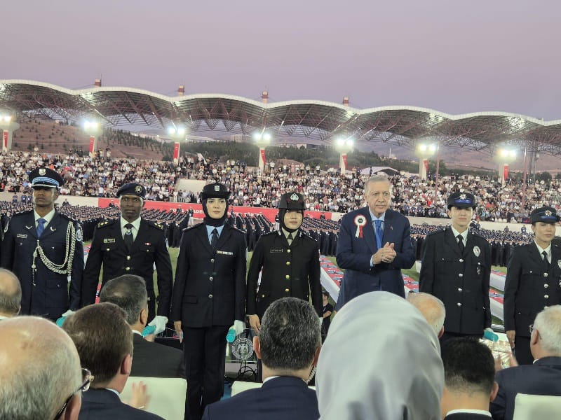 presiden-erdogan-lantik-dua-polwan