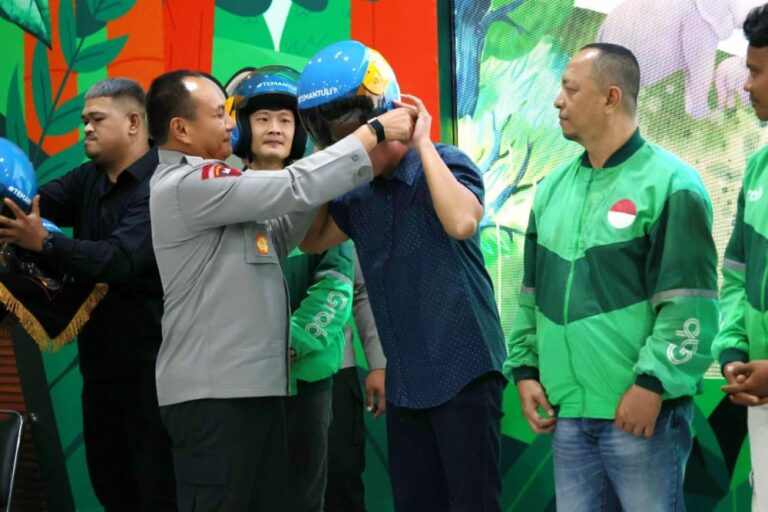 peduli-disabilitas-kapolda-riau-se